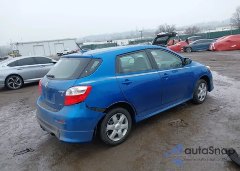 2009 Toyota Matrix S z USA, uszkodzony, nr VIN 2T1LE40E09C002657